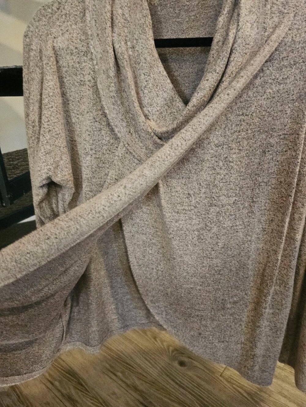Green Envelope super soft M cowl neck open drape long sleeve grey/pink